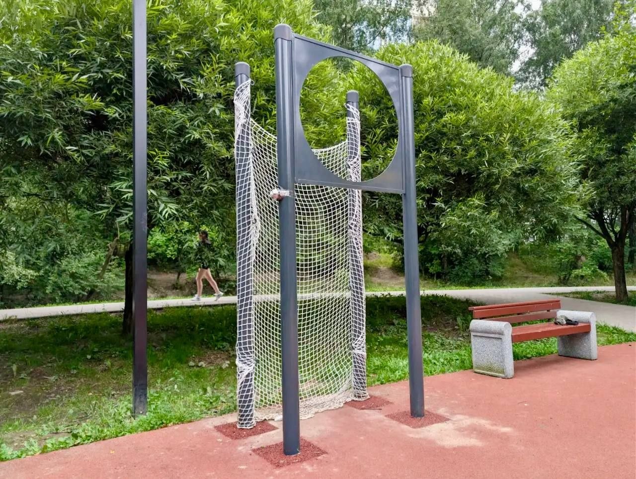 В парке «Оккервиль» установили новые спортивные тренажёры
