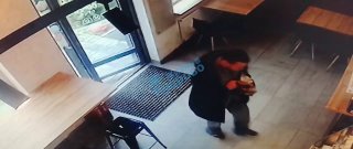 В суши баре на Пражской покупатель ушел без оплаты