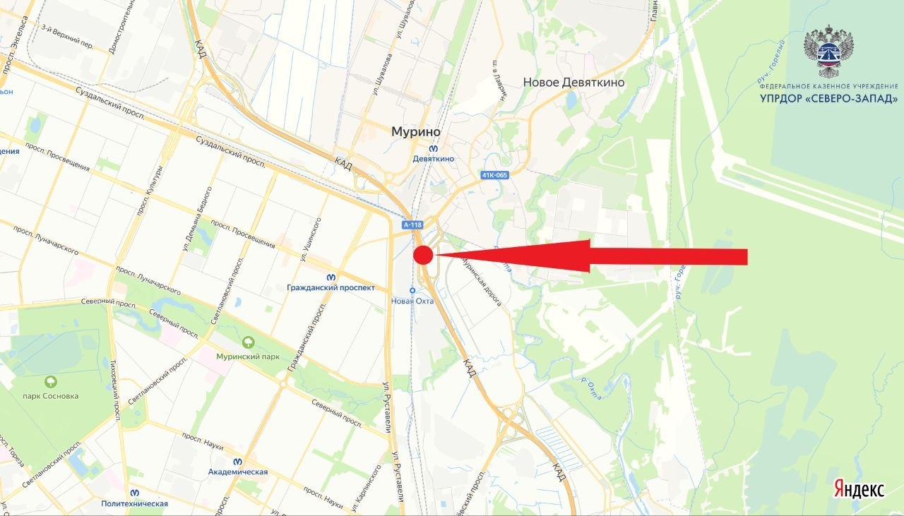 На КАД у Мурино перекрыты две полосы из-за провала асфальта