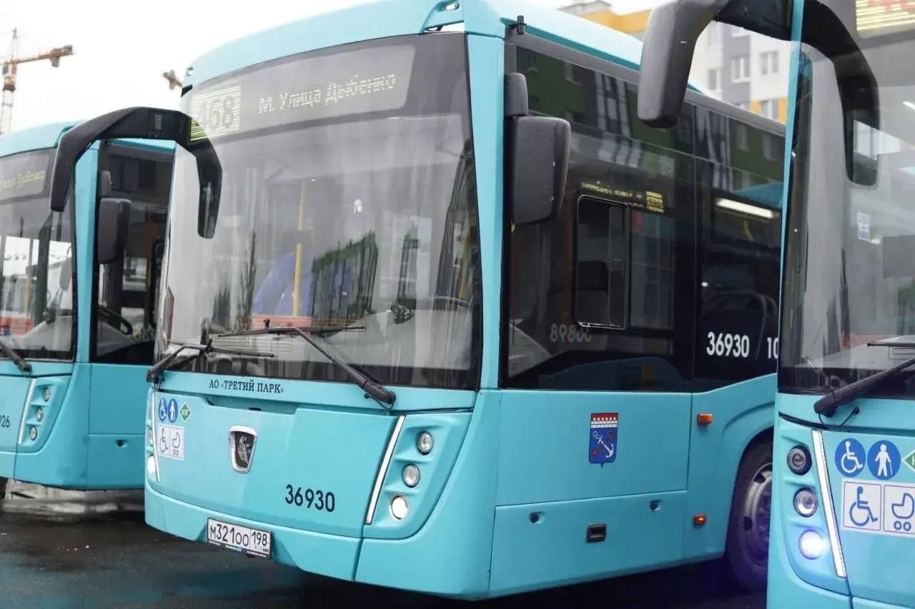 На маршруте №468 до метро «Улица Дыбенко» появились большие автобусы