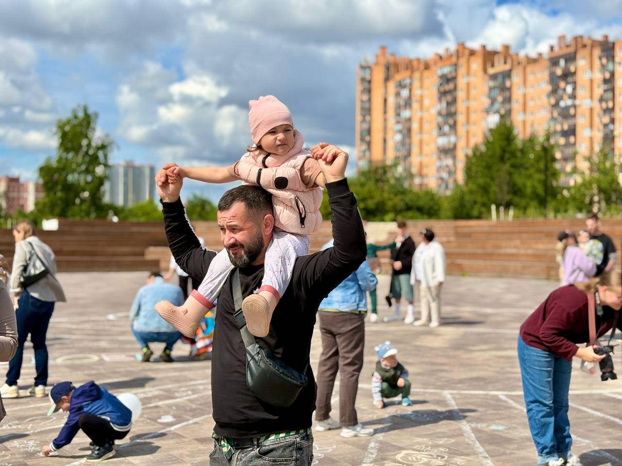 В парке «Оккервиль» прошёл парад семей