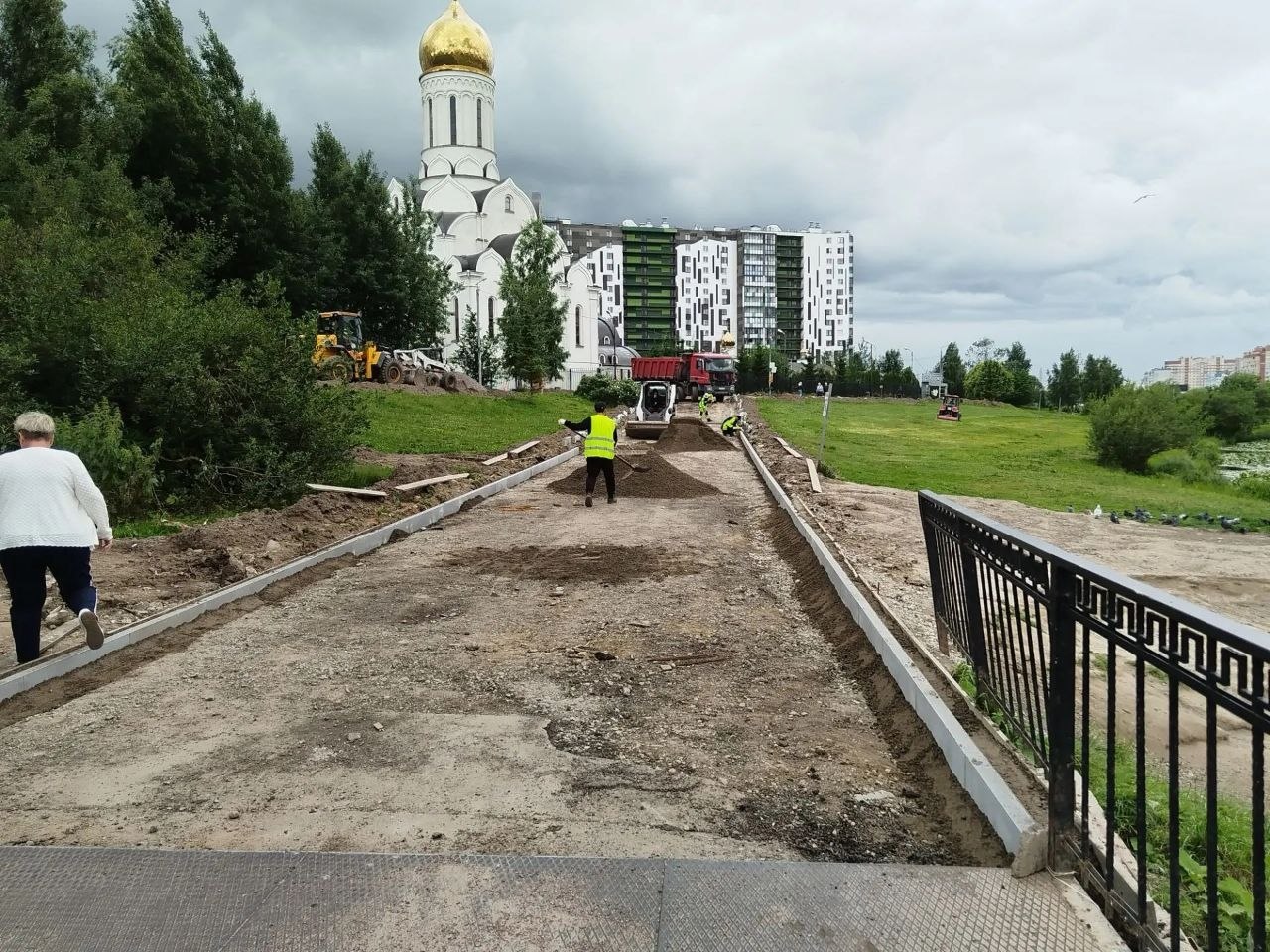 В парке «Оккервиль» началась реконструкция пешеходных дорожек
