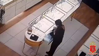 В Кудрово задержаны участники кражи украшений из ювелирного магазина