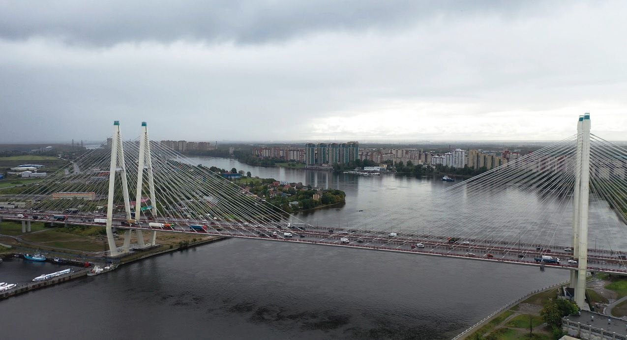 На Вантовом мосту КАД перекроют полосы на месяц для ремонта