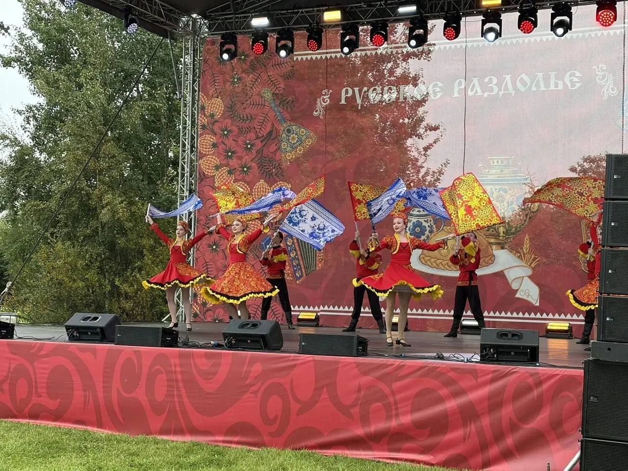 В парке «Оккервиль» проходит масштабный межрегиональный фестиваль русской культуры