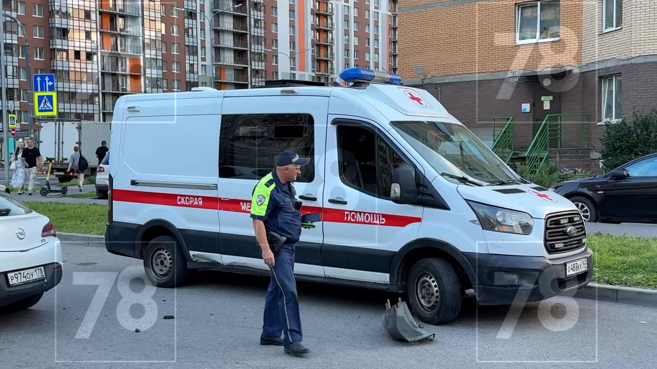 Opel врезался в скорую помощь в Кудрово